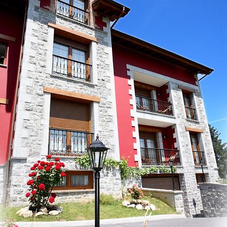 Apartamentos Rurales La Vina Onís Exteriör bild
