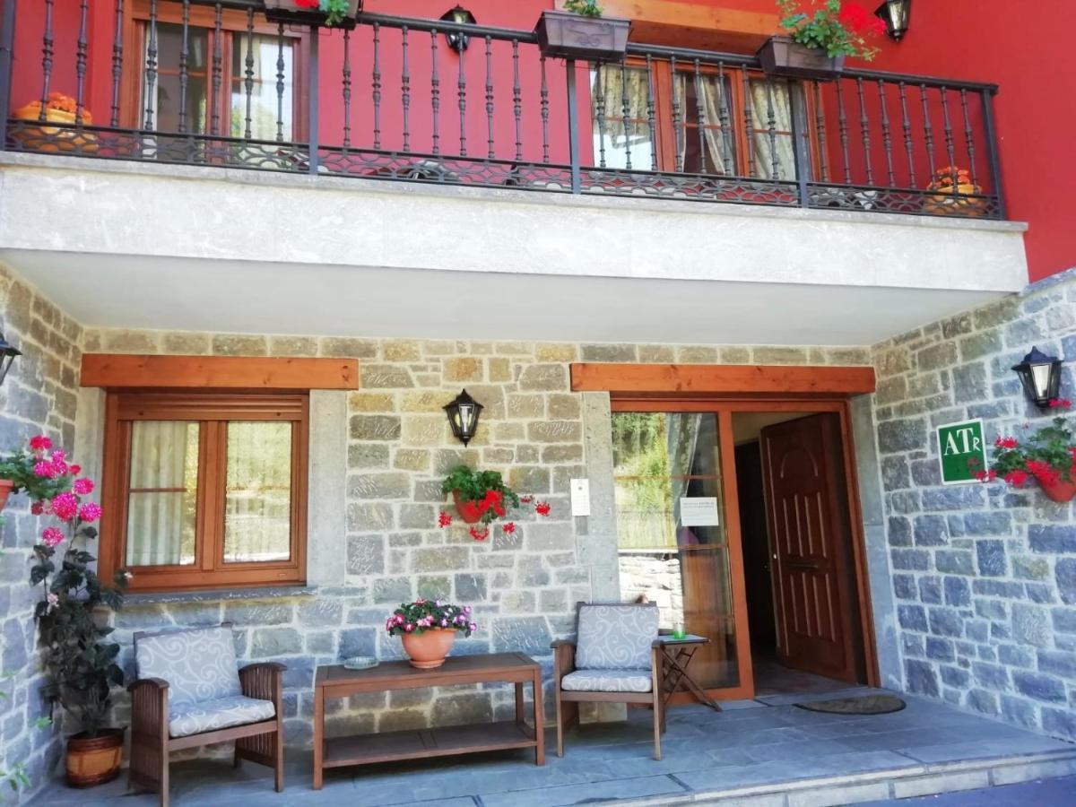 Apartamentos Rurales La Vina Onís Exteriör bild