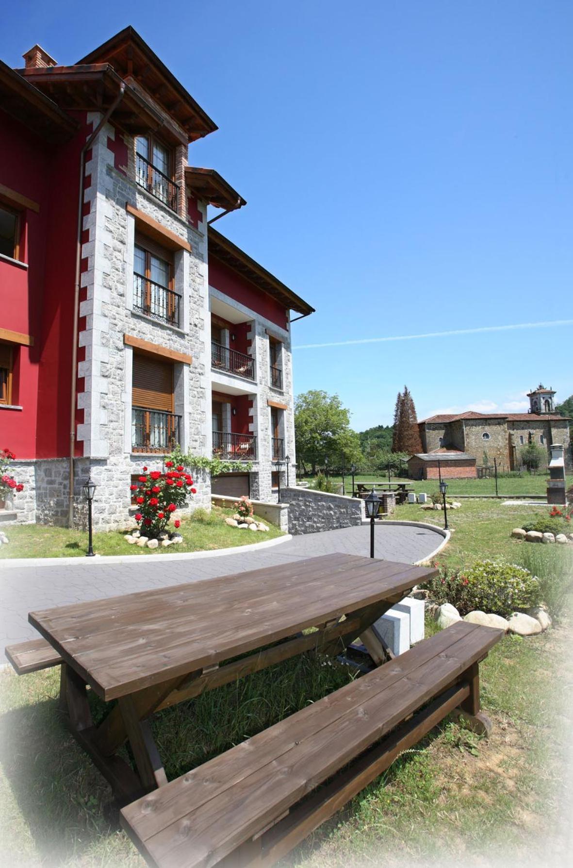 Apartamentos Rurales La Vina Onís Exteriör bild
